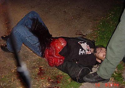 idiot-high-meth-starts-cut-himself-pulling-his-intestines-out-6.jpg