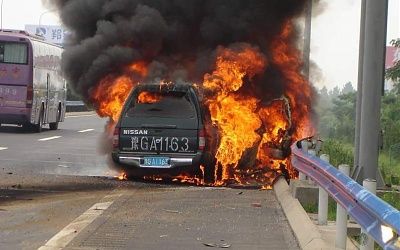 car-accident-explosion-2006823134545910.jpg