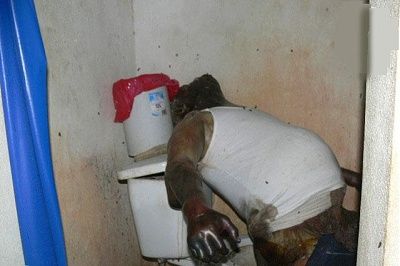 man-died-taking-shit-44.jpg