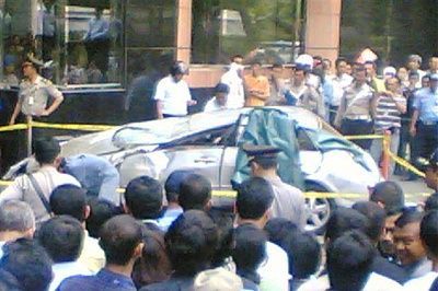 car-drives-off-8th-floor-parking-garage-car-falls-off-parking-garage-1.jpg