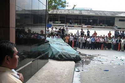 car-drives-off-8th-floor-parking-garage-car-falls-off-parking-garage-7.jpg