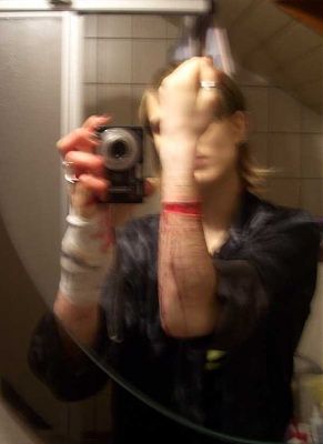 some-emo-girl-needs-serious-help-emo_girl_cuts_herself_picture-15.jpg