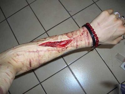 some-emo-girl-needs-serious-help-emo_girl_cuts_herself_picture-67.jpg