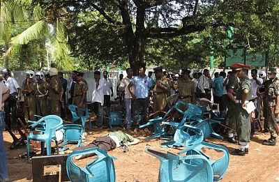 over-25-killed-including-maj-gen-janaka-perera-ltte-suicide-attack-05.jpg