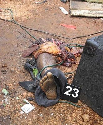over-25-killed-including-maj-gen-janaka-perera-ltte-suicide-attack-11.jpg