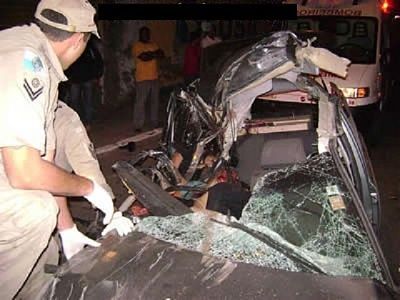 car-accident-total-destruction-8.jpg