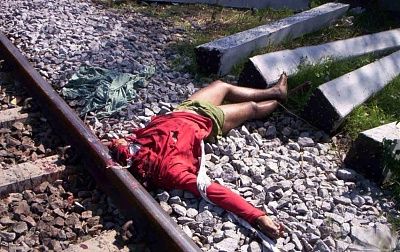 decapitation-train-25.jpg
