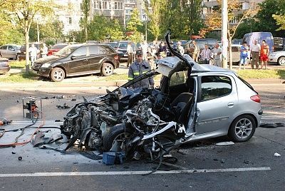 two-killed-when-car-hits-trolley-bus-1.jpg