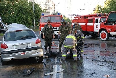 two-killed-when-car-hits-trolley-bus-2.jpg