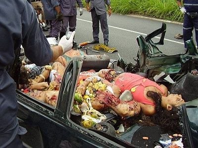 extremly-gory-car-accident-car1.jpg