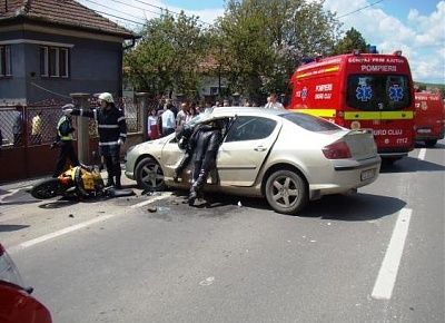 romanian-motorcyclist-crashes-into-car-remus2.jpg