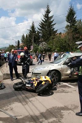 romanian-motorcyclist-crashes-into-car-remus4.jpg