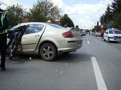 romanian-motorcyclist-crashes-into-car-remus6.jpg