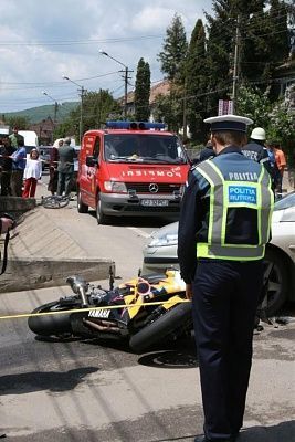 romanian-motorcyclist-crashes-into-car-remus8.jpg
