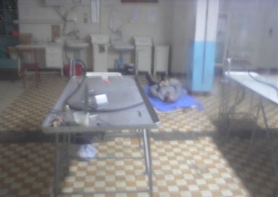 man-peeps-into-hospital-morgue-2ec10387d3cb.jpg