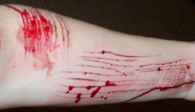 chick-cuts-herslef-fun-fstltna_007.jpg
