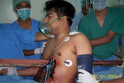 man-empaled-metal-sign-pole-picture1.jpg
