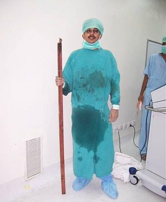 man-empaled-metal-sign-pole-picture12.jpg