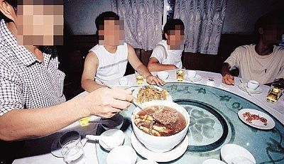 book-talks-about-chinese-fetal-soup-20011016unv020097005.jpg