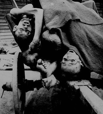 burial-gusen-concentration-camp-bodies_being_removed.jpg