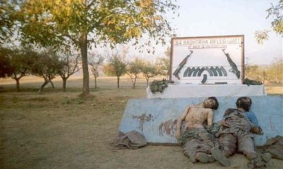 nice-welcome-sign-kashmir_rebels_on_display.jpg