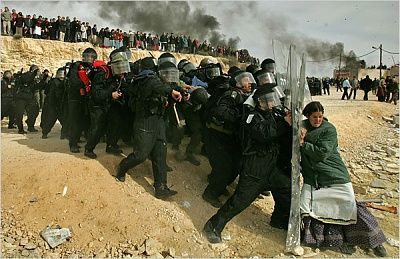 woman-defying-israeli-security-forces-photograph-lonewoman.jpg