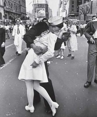kiss-times-square-photograph-the_kiss1.jpg