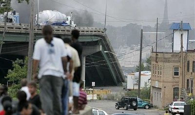 minneapolis-bridge-collapse-2007-pictures-video-minneapolis-bridge-collapse-photos-6.jpg