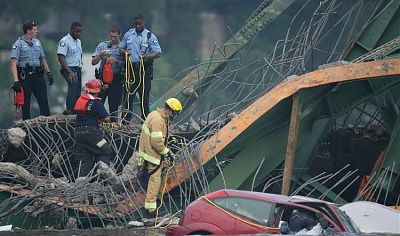 minneapolis-bridge-collapse-2007-pictures-video-minneapolis-bridge-collapse-photos-7.jpg