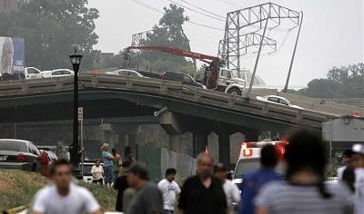 minneapolis-bridge-collapse-2007-pictures-video-minneapolis-bridge-collapse-photos-8.jpg