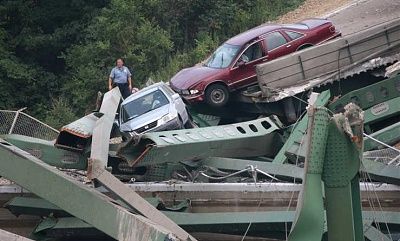 minneapolis-bridge-collapse-2007-pictures-video-minneapolis-bridge-collapse-photos-12.jpg