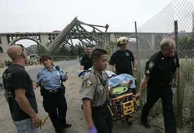 minneapolis-bridge-collapse-2007-pictures-video-minneapolis-bridge-collapse-photos-14.jpg