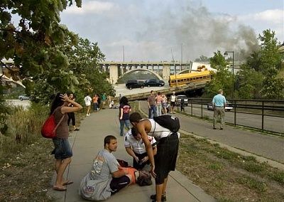minneapolis-bridge-collapse-2007-pictures-video-minneapolis-bridge-collapse-photos-16.jpg