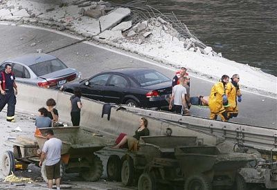 minneapolis-bridge-collapse-2007-pictures-video-minneapolis-bridge-collapse-photos-19.jpg