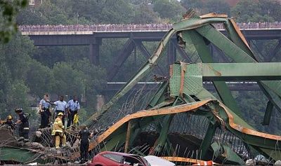 minneapolis-bridge-collapse-2007-pictures-video-minneapolis-bridge-collapse-photos-20.jpg