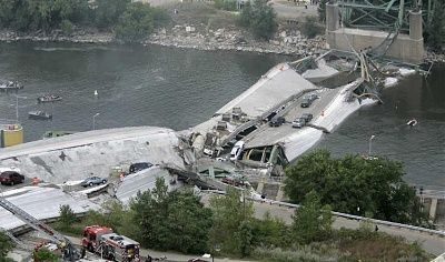 minneapolis-bridge-collapse-2007-pictures-video-minneapolis-bridge-collapse-photos-21.jpg