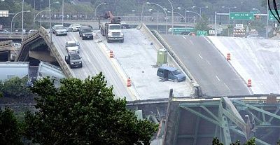 minneapolis-bridge-collapse-2007-pictures-video-minneapolis-bridge-collapse-photos-22.jpg