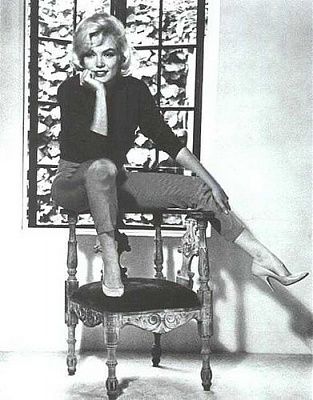 famous-last-photographs-1962allangrantsittingonchr.xxlarge.jpg