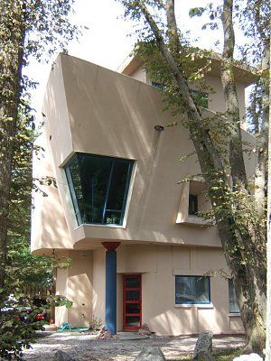 33-weird-unusual-shaped-houses-around-world-boat-house-halifax-nova-scotia.jpg