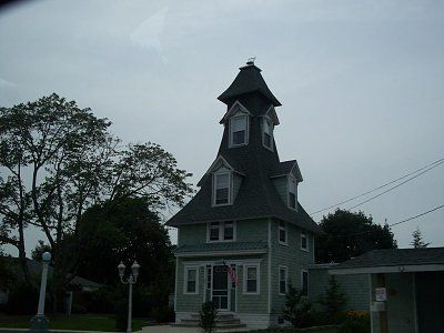 33-weird-unusual-shaped-houses-around-world-chair-house-west-creek-new-jersey.jpg