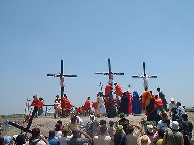 400px-Crucifixion_in_San_Fernando%2C_Pampanga%2C_Philippines%2C_easter_2006%2C_p-ad20060414-12h5.jpg
