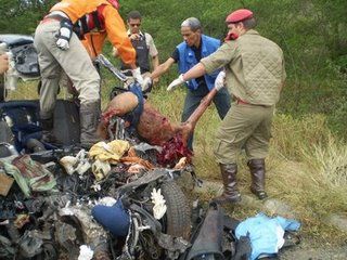 12715-very-graphic-car-accident-in-brazil-kills-two-ladies-and-a-malebig5.JPG