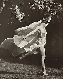 220px-Arnold_Genthe_Isadora_Duncan.jpg