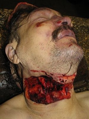 __fwdder_com__-142917705-12953-high-quality-photo-throat-cut-broken-bottlebig0-1-.jpg