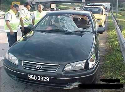 half-head-decapitation-driver-ejected-car-accident-01-500x369.jpg