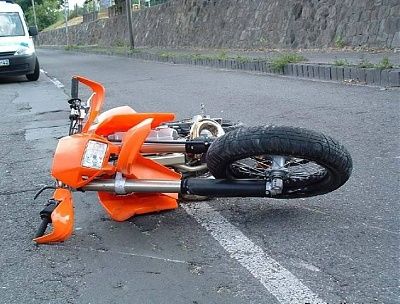 motorcyclevspole1.jpg