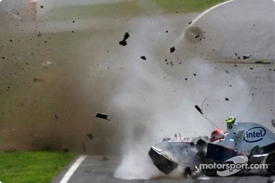race6_crash_01.jpg
