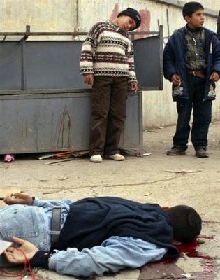 iraq-children+checking+dead.jpg