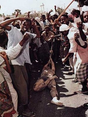 dead_american_soldiers_dragged_in_mogadishu_somalia_3.jpg