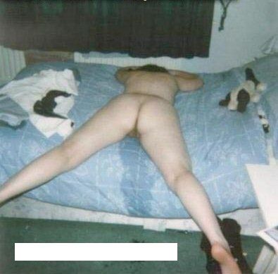 9961-dead-females-who-pissed-themselves-on-deathbig4.jpg